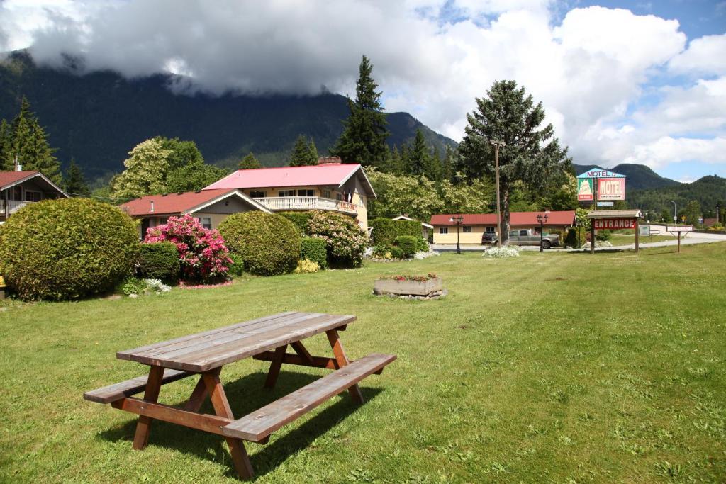 Swiss Chalets Motel Hope Dış mekan fotoğraf