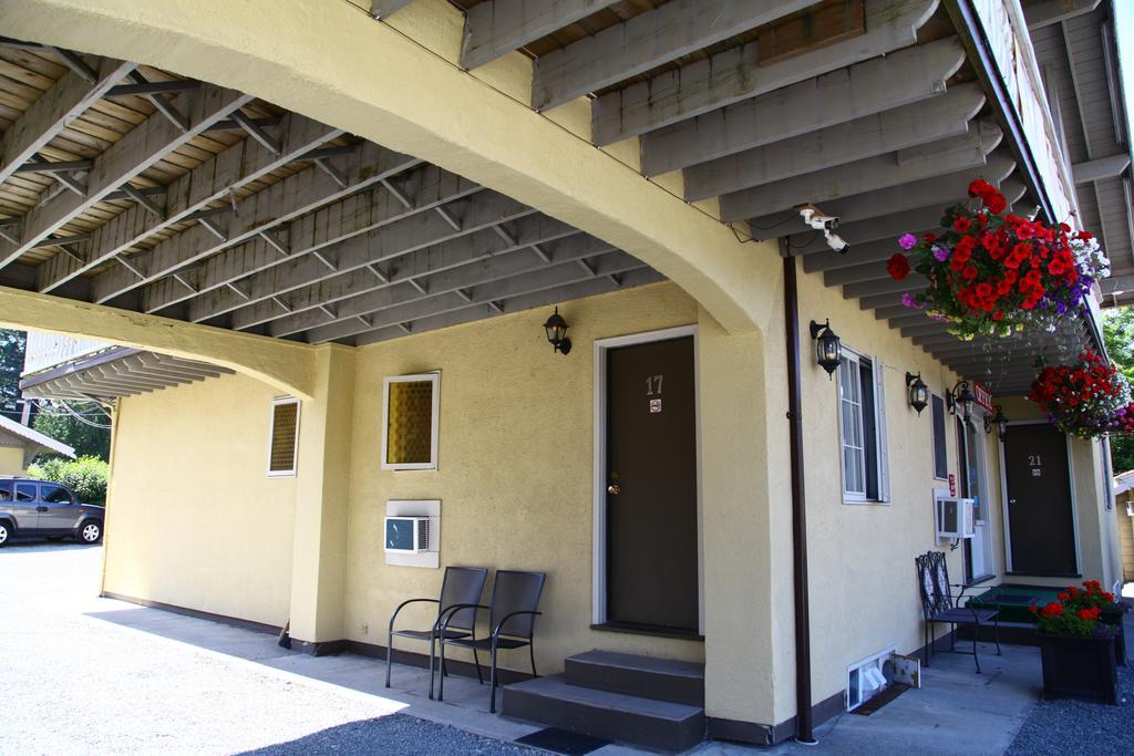 Swiss Chalets Motel Hope Dış mekan fotoğraf