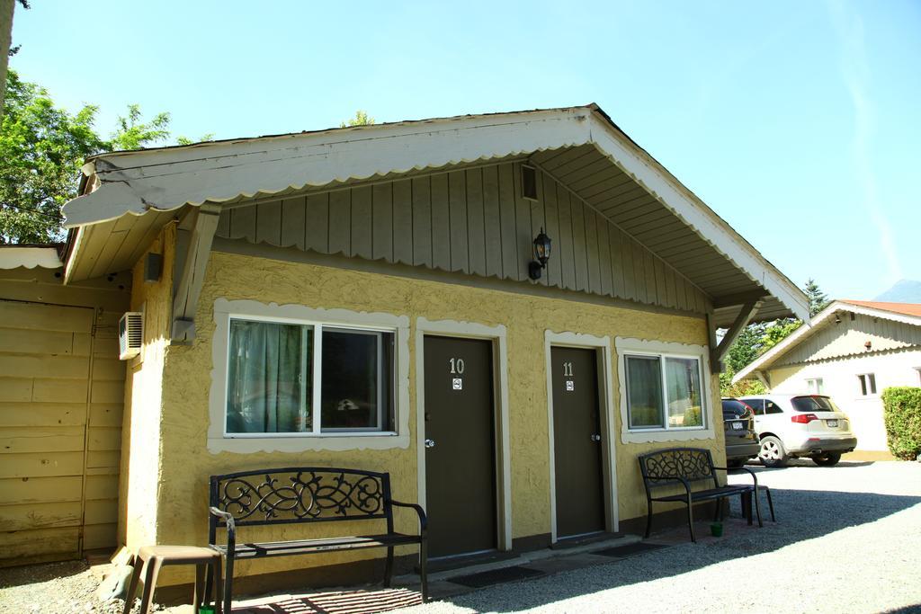 Swiss Chalets Motel Hope Dış mekan fotoğraf