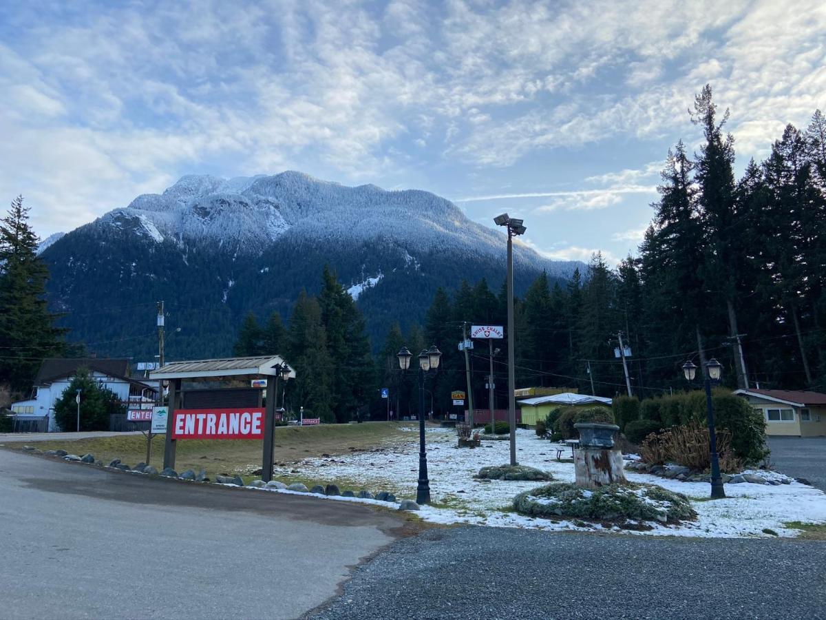 Swiss Chalets Motel Hope Dış mekan fotoğraf